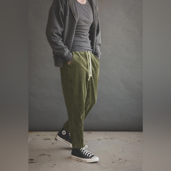 ELWOOD CLOTHING Other - ELWOOD CLOTHING TRAVELER CORDUROY PANT IN ARMY GREEN S